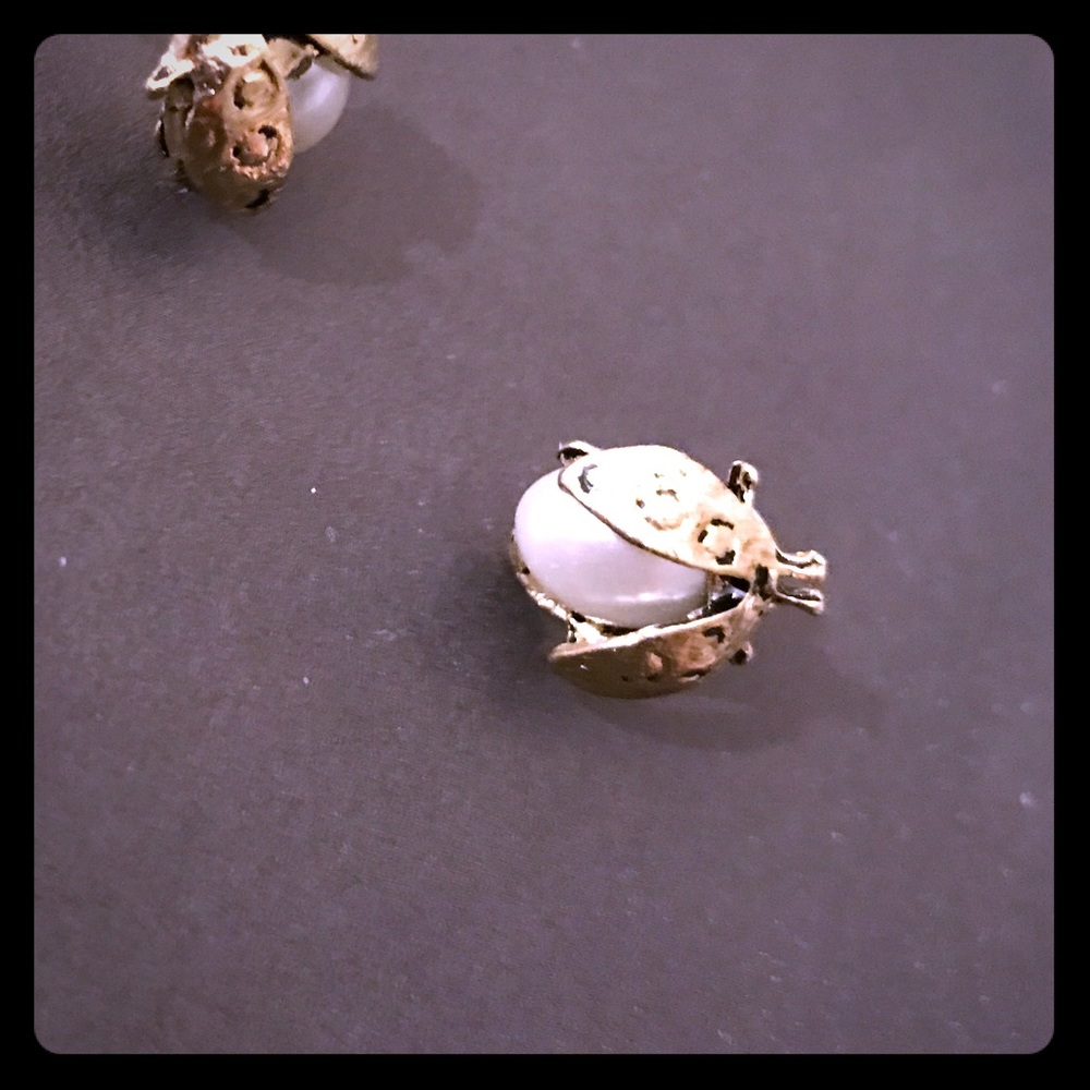 Pearl Lady Bugg Earrings